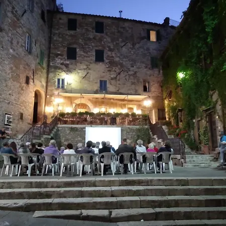 Borgo Agli Scudi Suite&breakfast לינה וארוחת בוקר